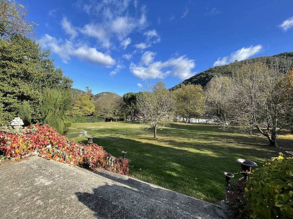 Propri&eacute;t&eacute; en bordure de rivi&egrave;re