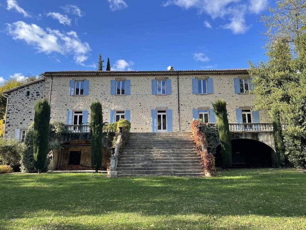 Propri&eacute;t&eacute; en bordure de rivi&egrave;re