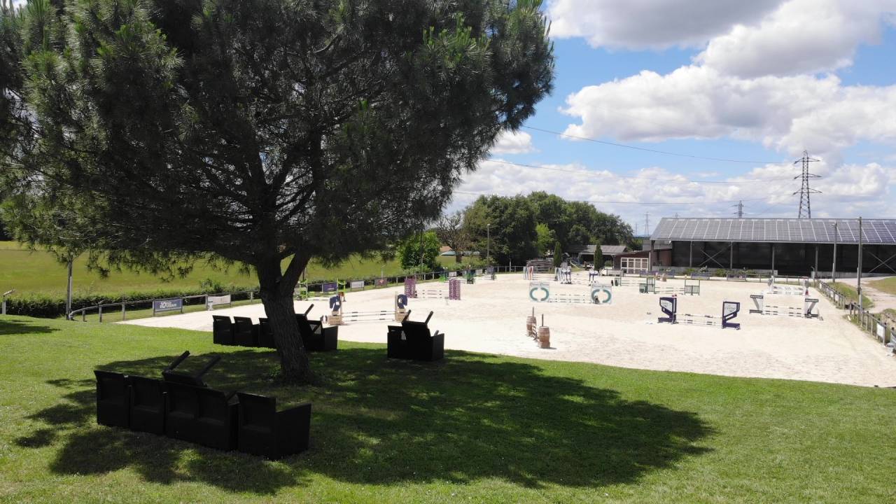 ETABLISSEMENT EQUESTRE EN ACTIVITE SUR 17 HA - R&eacute;gion