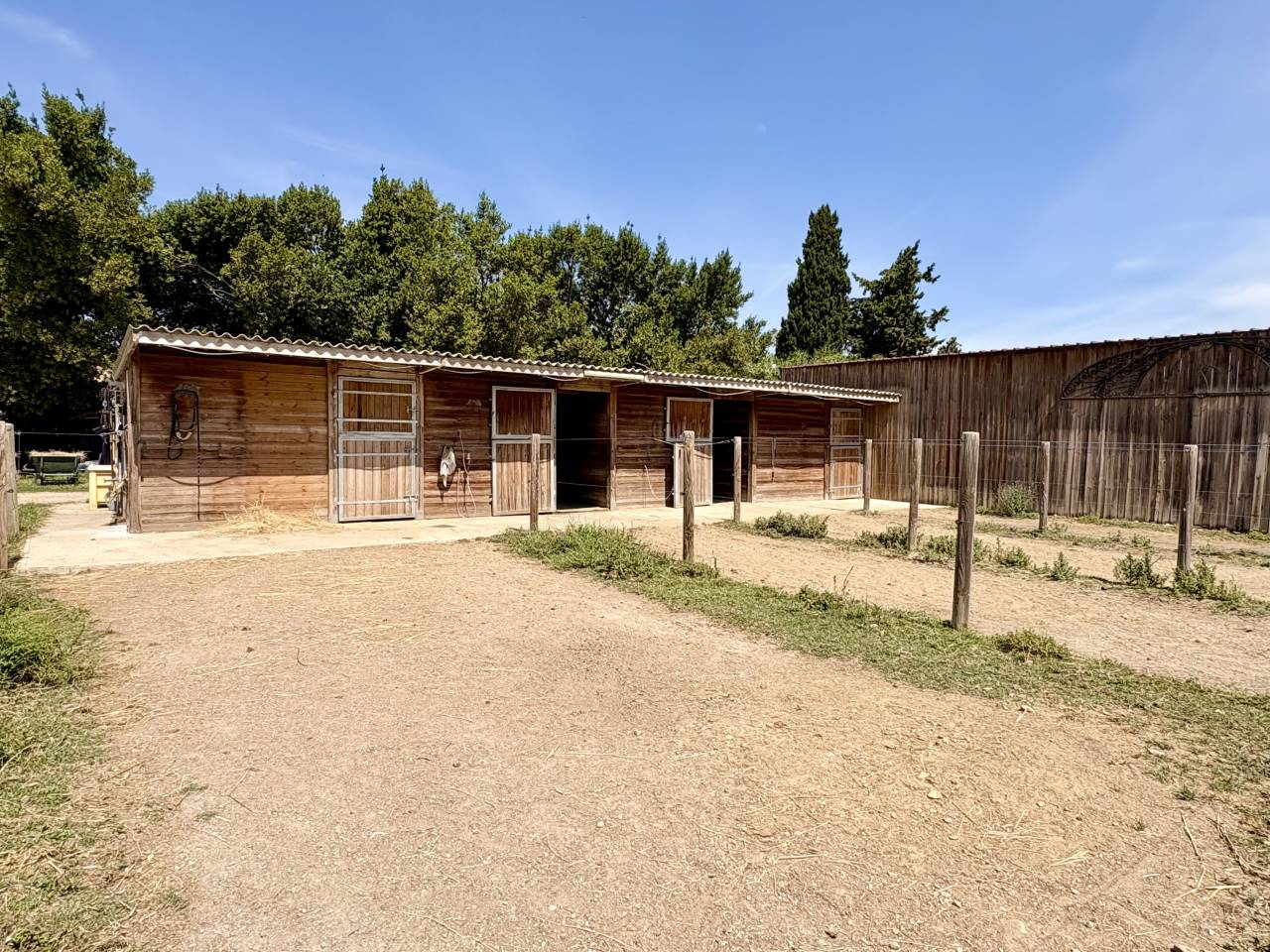 Propri&eacute;t&eacute; de charme avec &eacute;curie priv&eacute;e sur 2,2 hectares