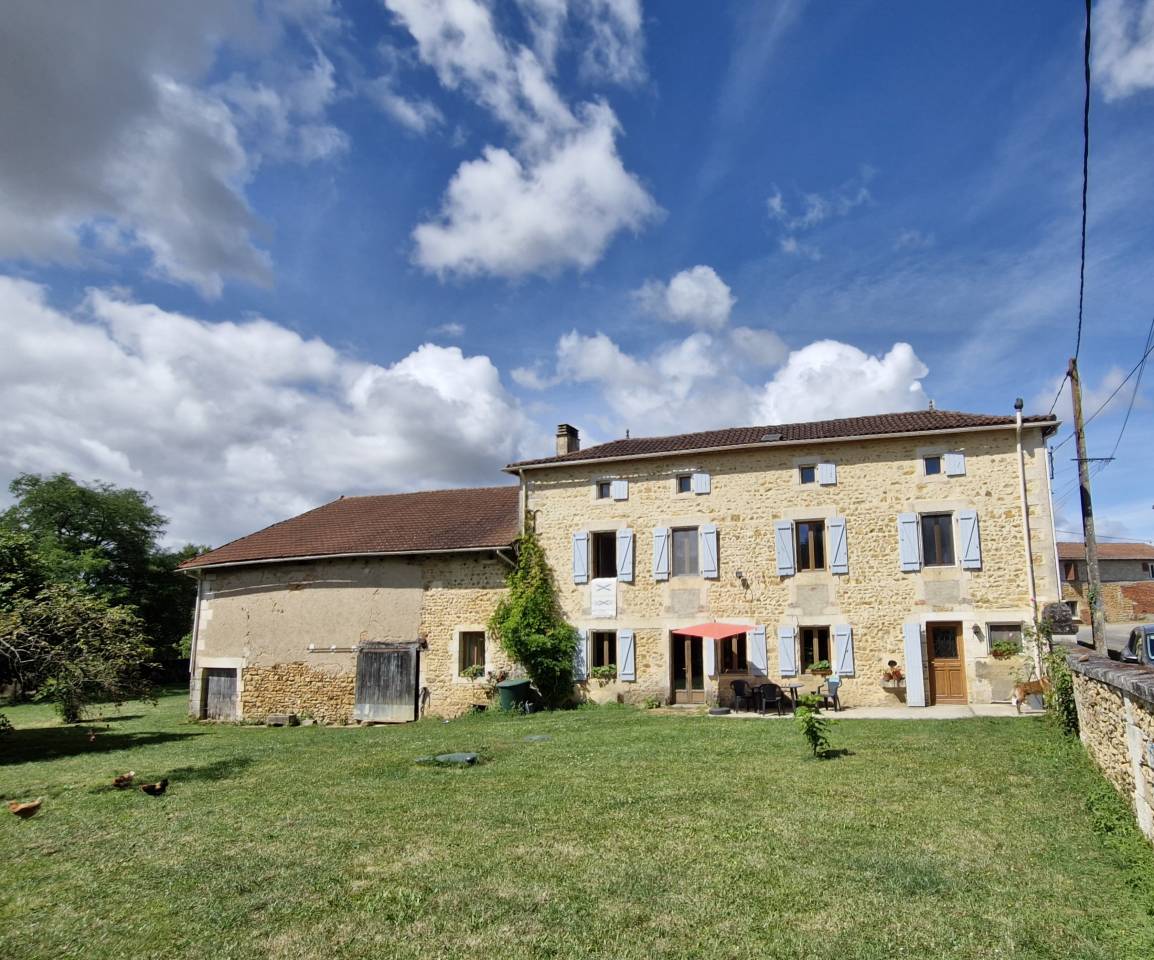 Tr&egrave;s belle propri&eacute;t&eacute; &eacute;questre de 14 ha