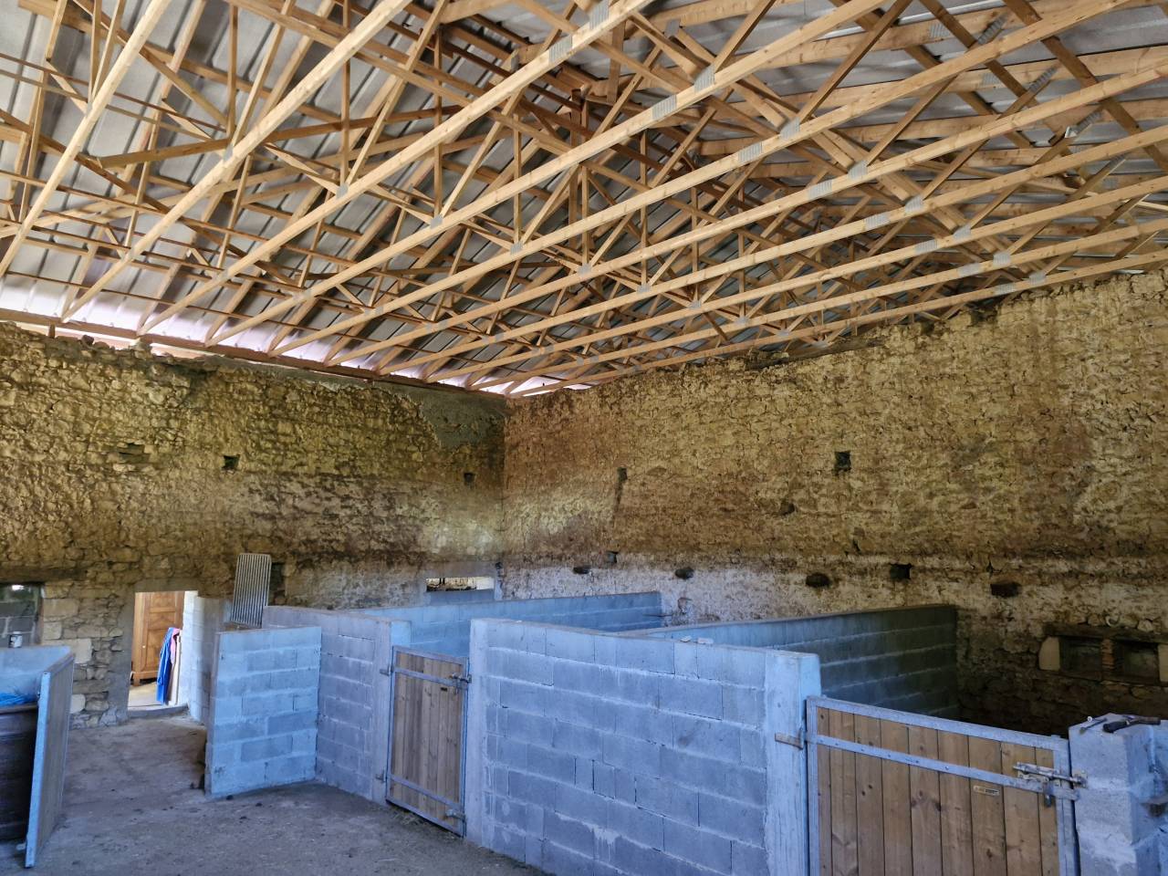 Tr&egrave;s belle propri&eacute;t&eacute; &eacute;questre de 14 ha