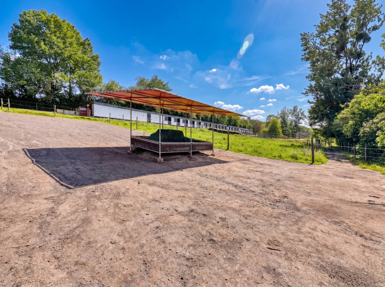 Propri&eacute;t&eacute; &eacute;questre de caract&egrave;re sur 8 hectares &agrave; Durbuy