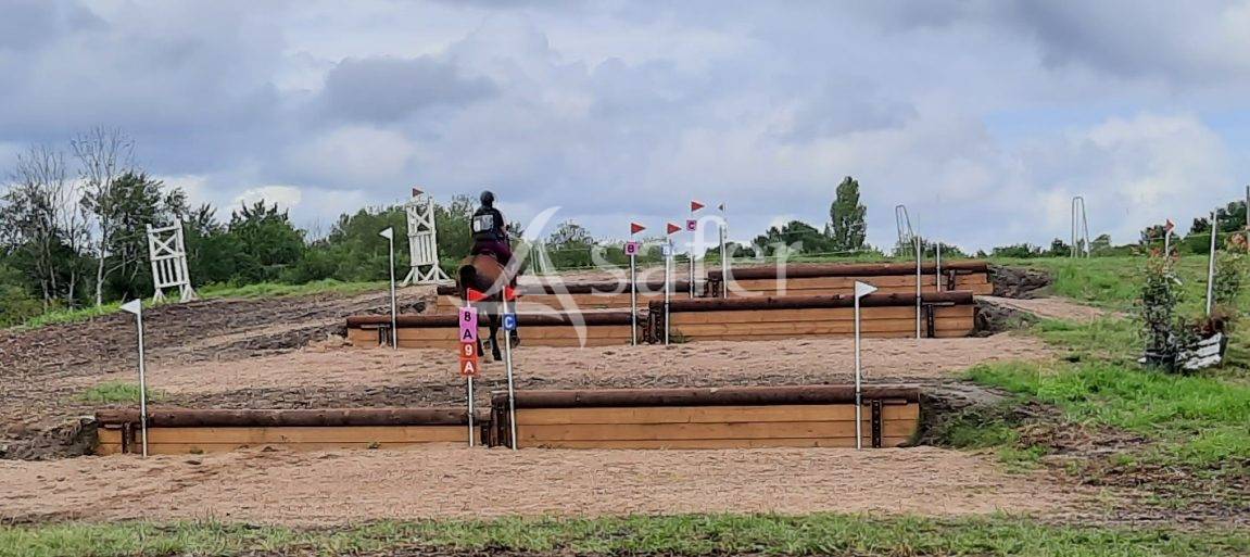 Aux portes de Bordeaux : une propri&eacute;t&eacute; &eacute;questre rare o&ugrave; natu