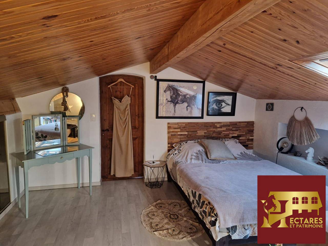 Propri&eacute;t&eacute; &eacute;questre de caract&egrave;re  &agrave; Roquebrune sur Argens . Rare &agrave; la vente !