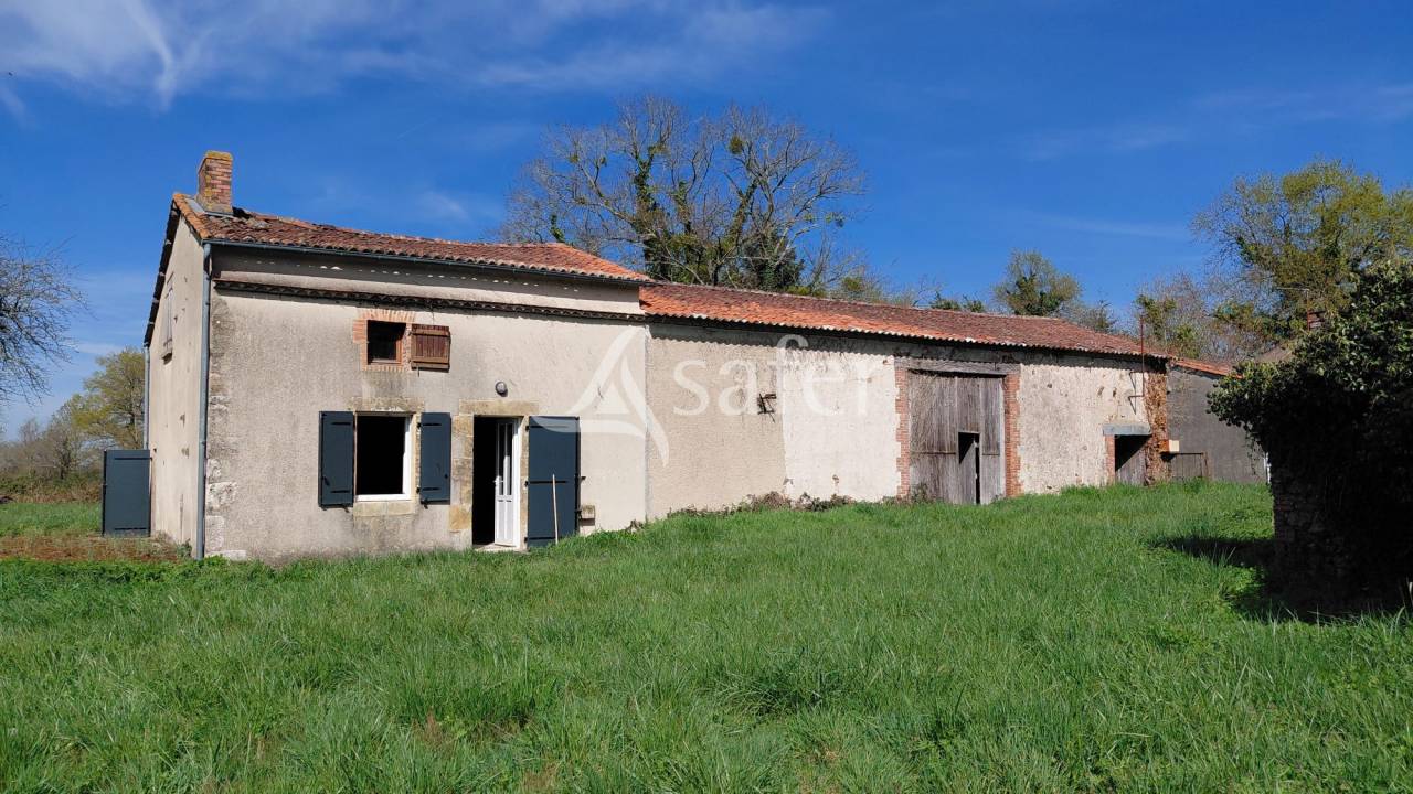 Fermette &agrave; r&eacute;nover sur environ 5 ha