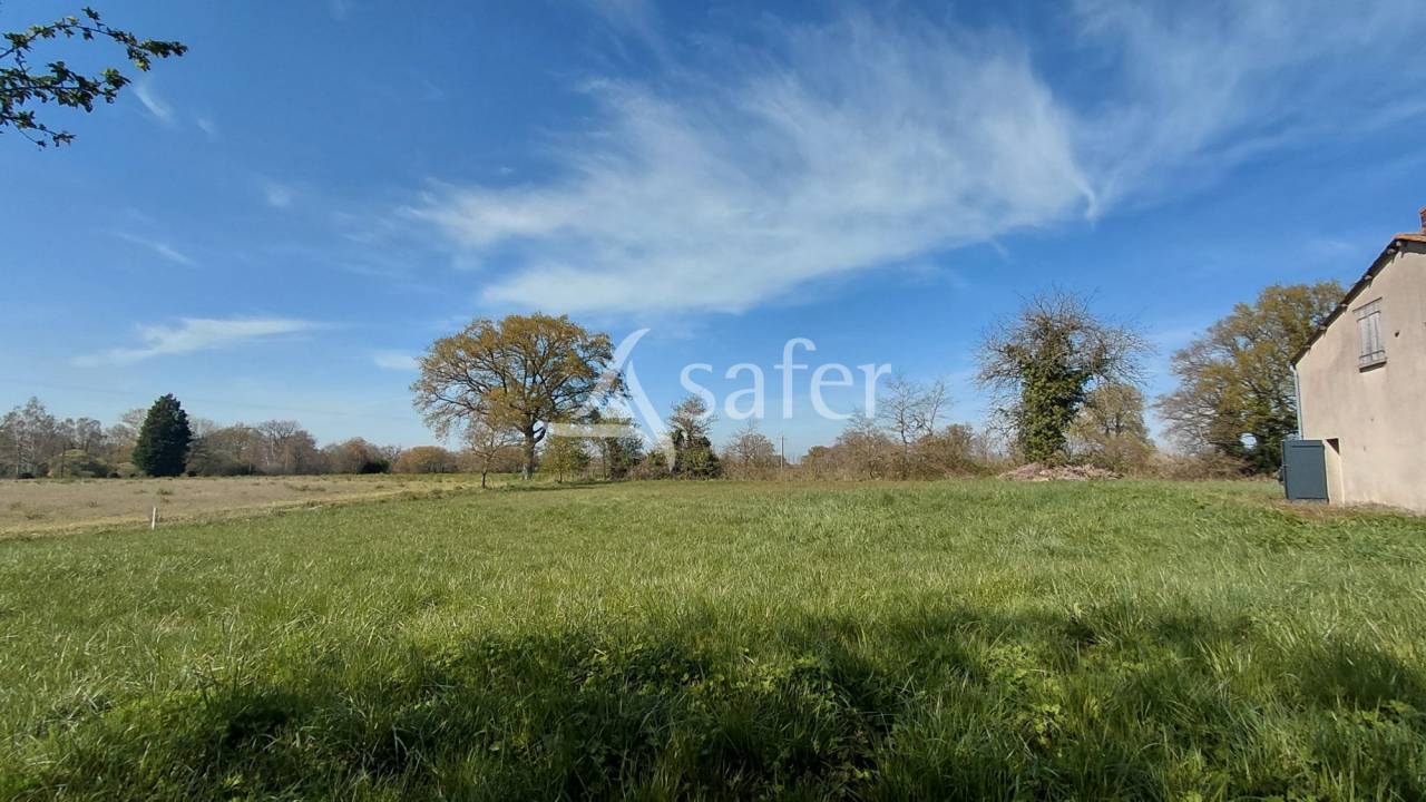 Fermette &agrave; r&eacute;nover sur environ 5 ha