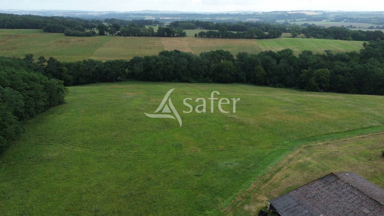 Propri&eacute;t&eacute; en pierre sur 10ha au calme