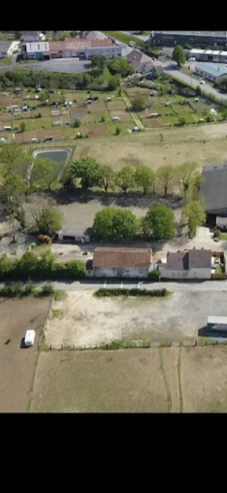 Centre &eacute;questre avec habitation et infrastructures compl&egrave;tes ?