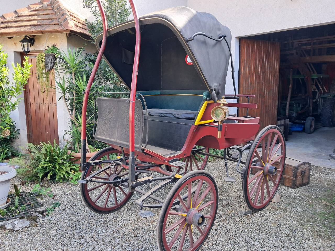 cheval de trait Arabo Percheron attel&eacute; + cal&egrave;che Marath