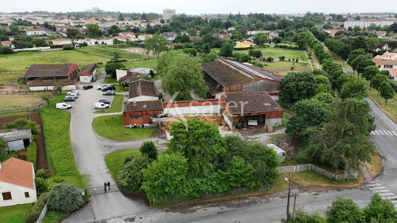 Ancien centre &eacute;questre zone urbaine