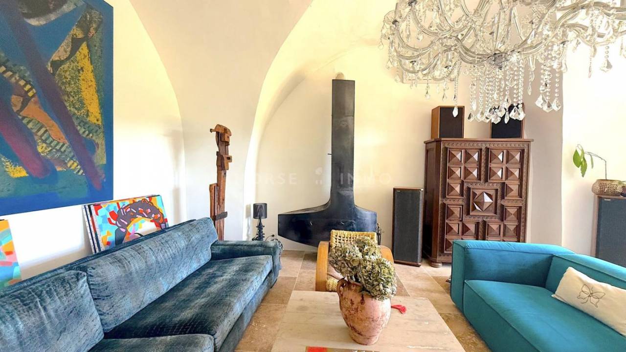 Magnifique bastide au pied du Luberon sur 8,5 hectares