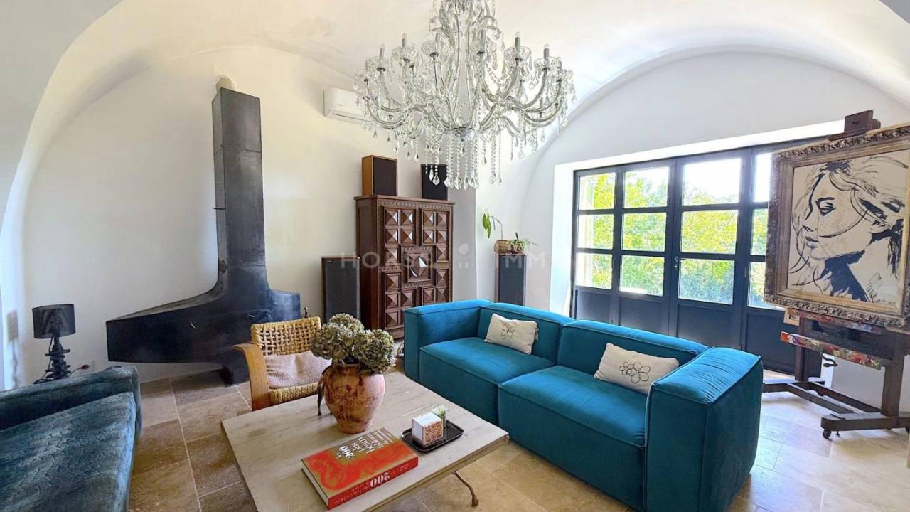 Magnifique bastide au pied du Luberon sur 8,5 hectares