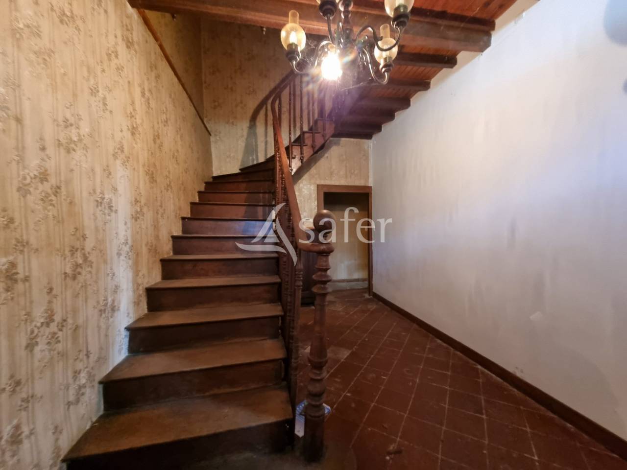 Maison, d&eacute;pendances et 21 ha de pr&eacute;s, proches de Maubourguet
