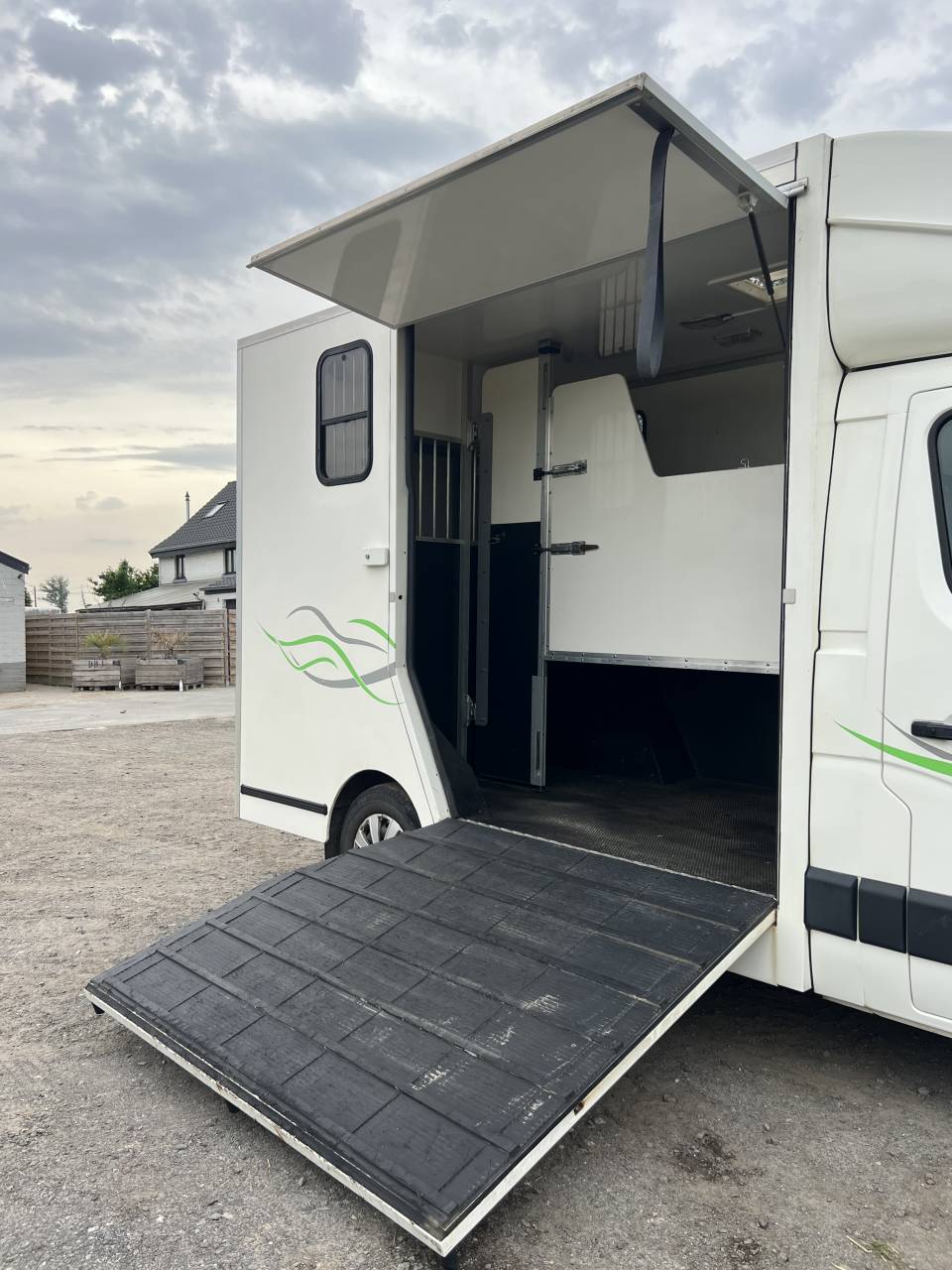 Camionnette Renault de 2013 (cabine chevaux de 2021!)
