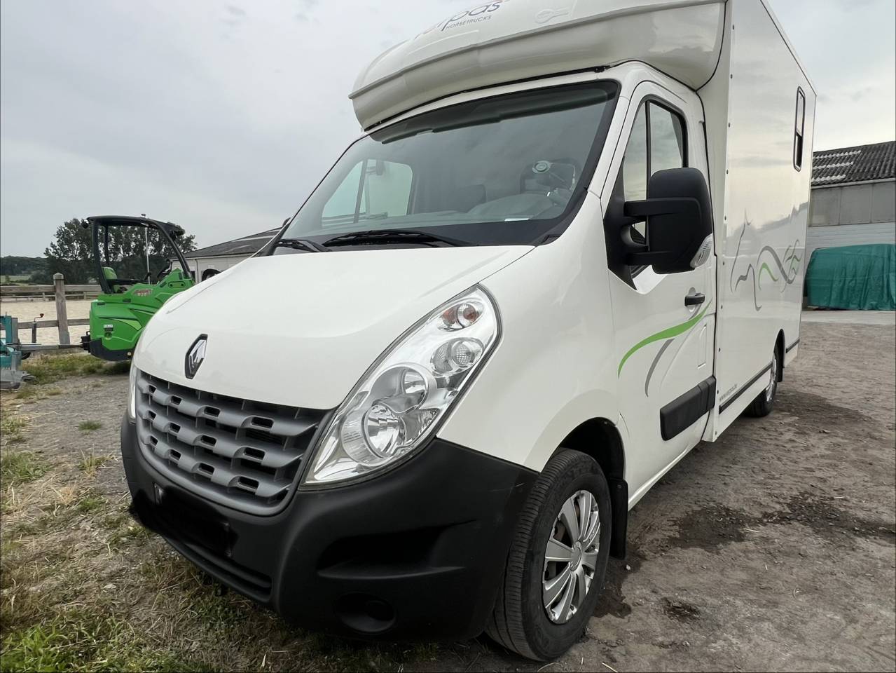 Camionnette Renault de 2013 (cabine chevaux de 2021!)