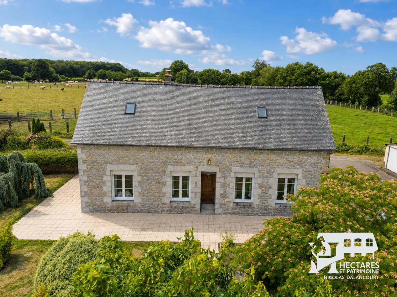 Propri&eacute;t&eacute; &eacute;questre sur 12 hectares d'un seul tenant maison 90m2 et d&eacute;pendances