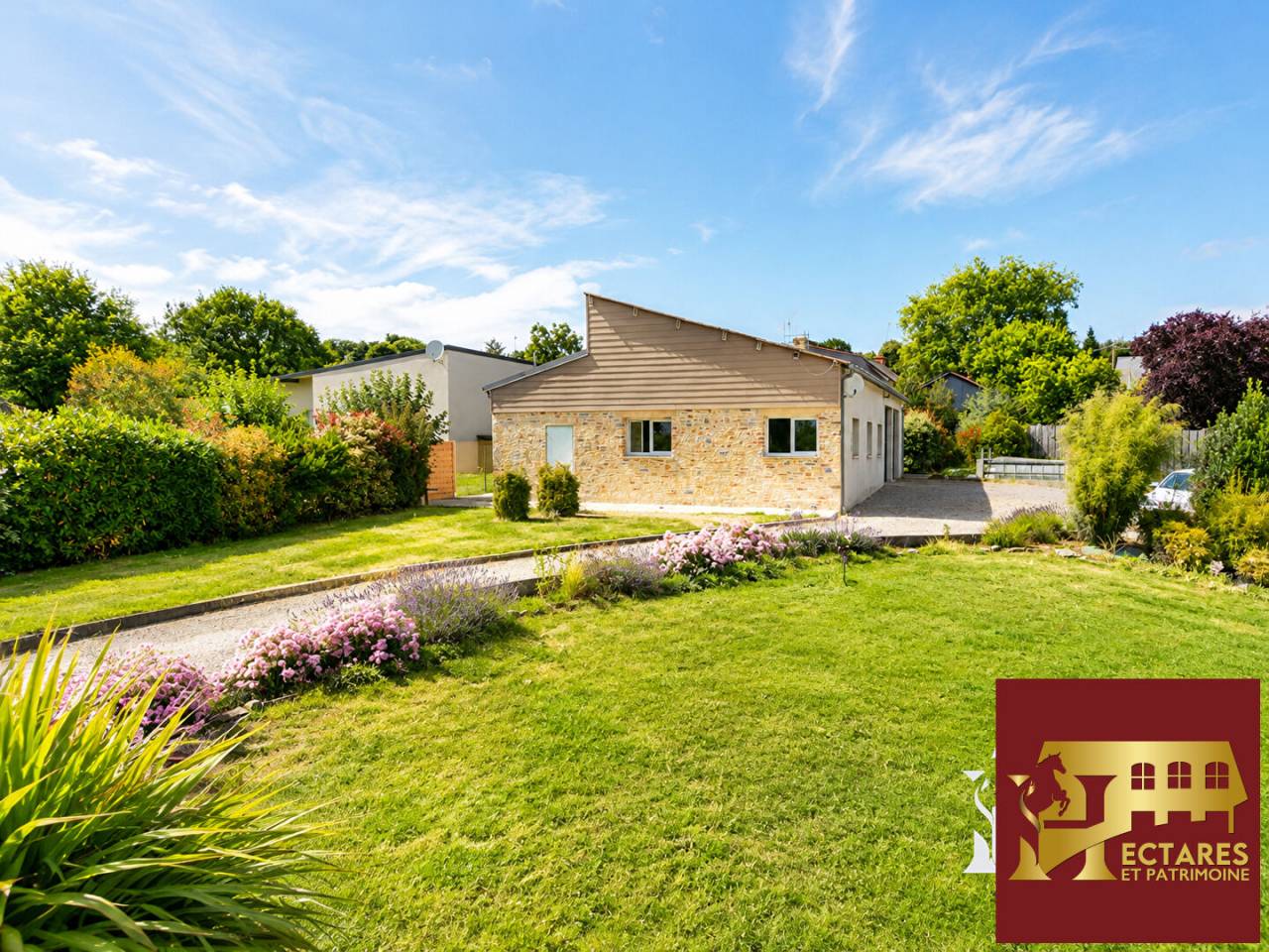 Propri&eacute;t&eacute; &eacute;questre, 2,5 Hectares, maison r&eacute;cente de 165m2, logement ind&eacute;pendant