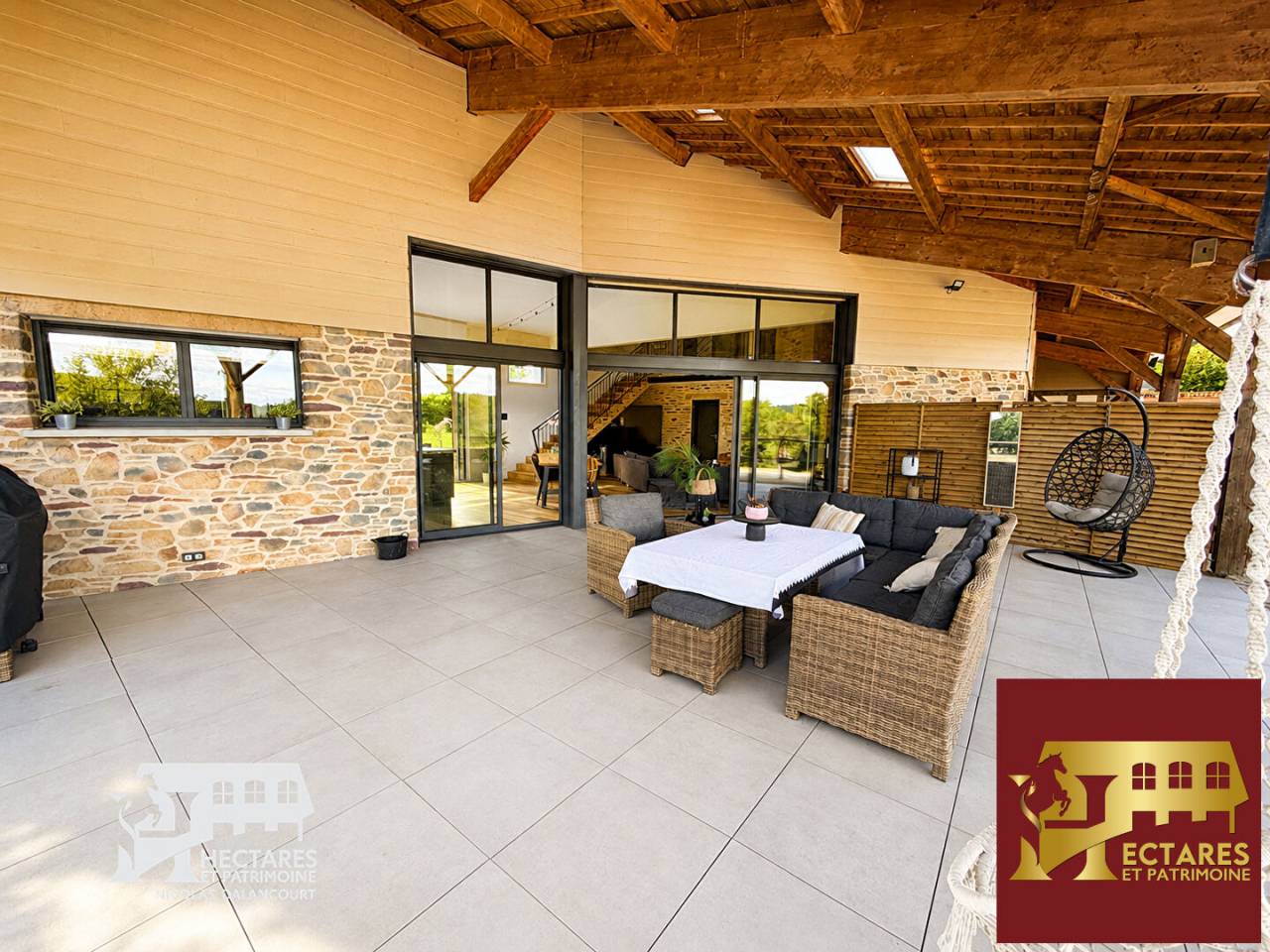 Propri&eacute;t&eacute; &eacute;questre, 2,5 Hectares, maison r&eacute;cente de 165m2, logement ind&eacute;pendant