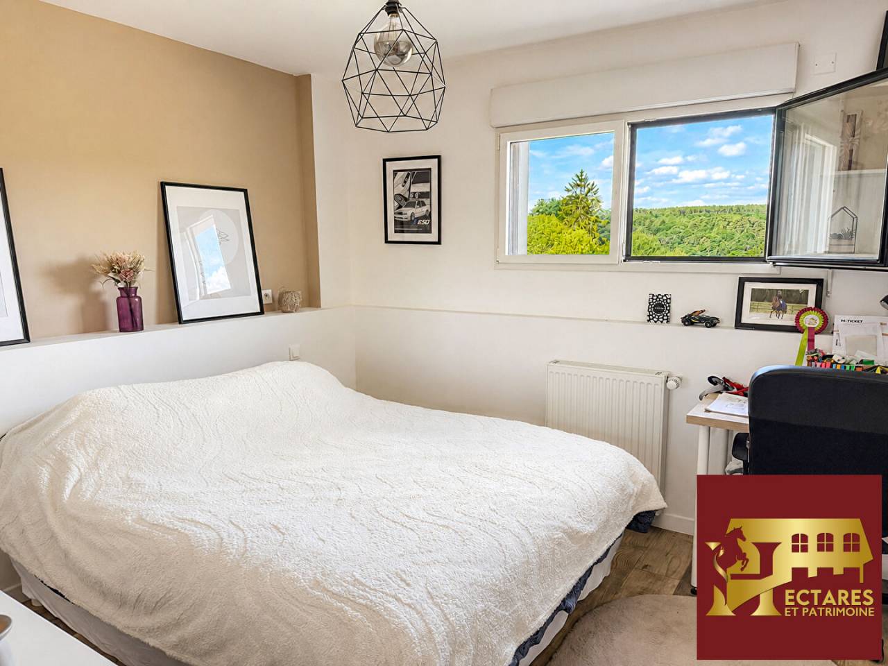 Propri&eacute;t&eacute; &eacute;questre, 2,5 Hectares, maison r&eacute;cente de 165m2, logement ind&eacute;pendant