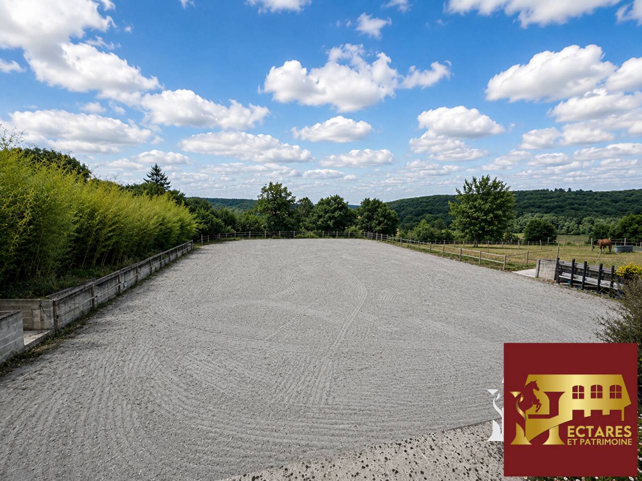 Propri&eacute;t&eacute; &eacute;questre, 2,5 Hectares, maison r&eacute;cente de 165m2, logement ind&eacute;pendant