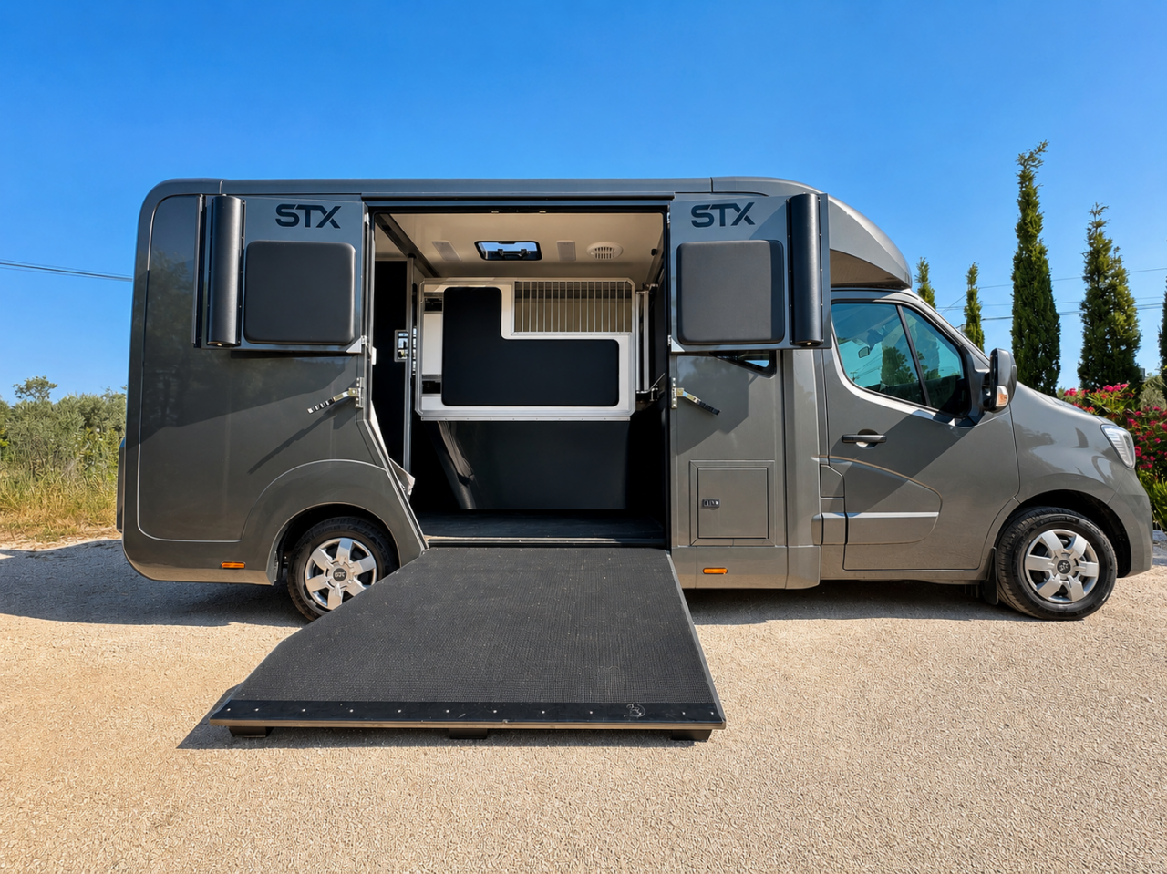 CAMION VL STX 2 HORSES HARAS LONG CABINE 5 PLACES