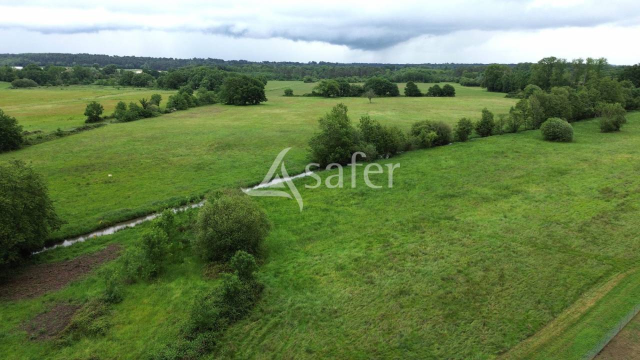 Propri&eacute;t&eacute; agricole b&acirc;tie sur 35ha, proche Gironde