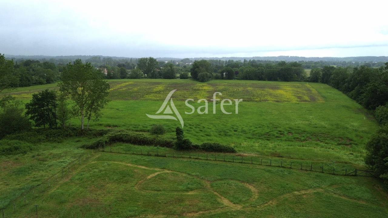 Propri&eacute;t&eacute; agricole b&acirc;tie sur 35ha, proche Gironde