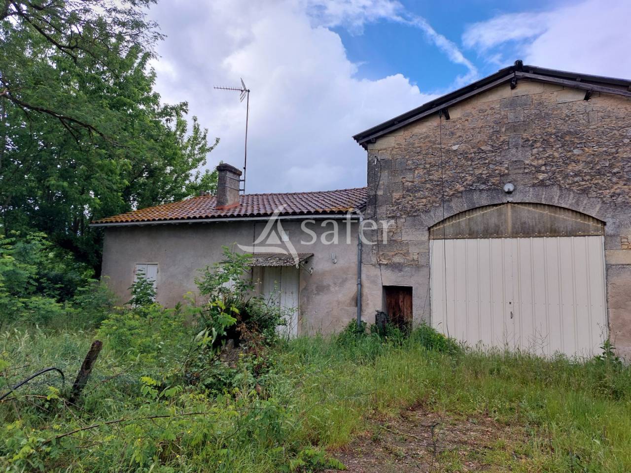 Propri&eacute;t&eacute; agricole b&acirc;tie sur 35ha, proche Gironde