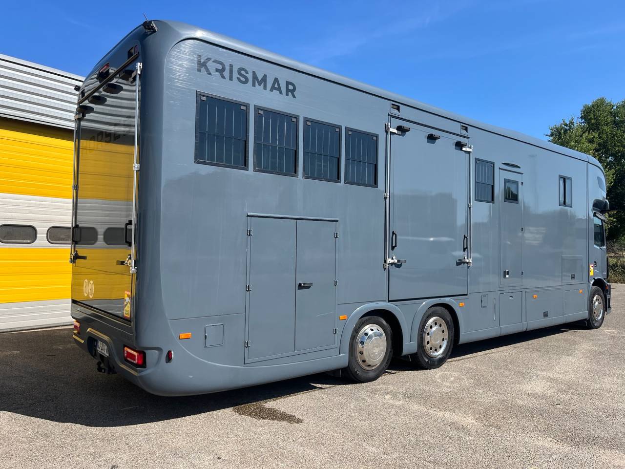 Mercedes Actros 26T d'occasion 8 Chevaux + Living