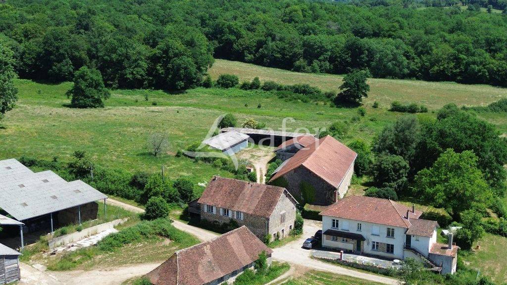 Propri&eacute;t&eacute; agricole de carat&egrave;re, isol&eacute;e, sur plus de 94ha d'u