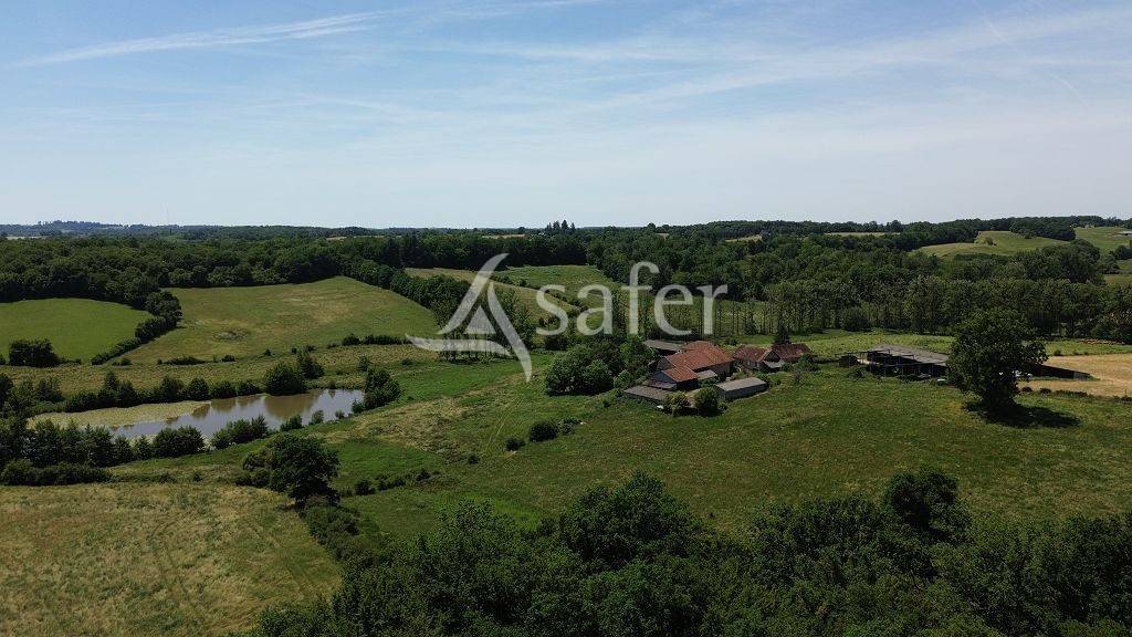 Propri&eacute;t&eacute; agricole de carat&egrave;re, isol&eacute;e, sur plus de 94ha d'u