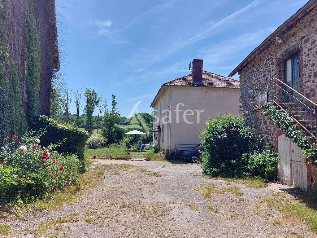 Propri&eacute;t&eacute; agricole de carat&egrave;re, isol&eacute;e, sur plus de 94ha d'u