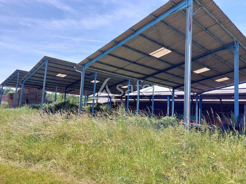 Propri&eacute;t&eacute; agricole de carat&egrave;re, isol&eacute;e, sur plus de 94ha d'u
