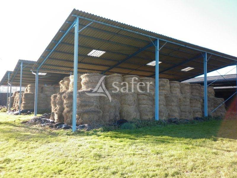 Propri&eacute;t&eacute; agricole de carat&egrave;re, isol&eacute;e, sur plus de 94ha d'u