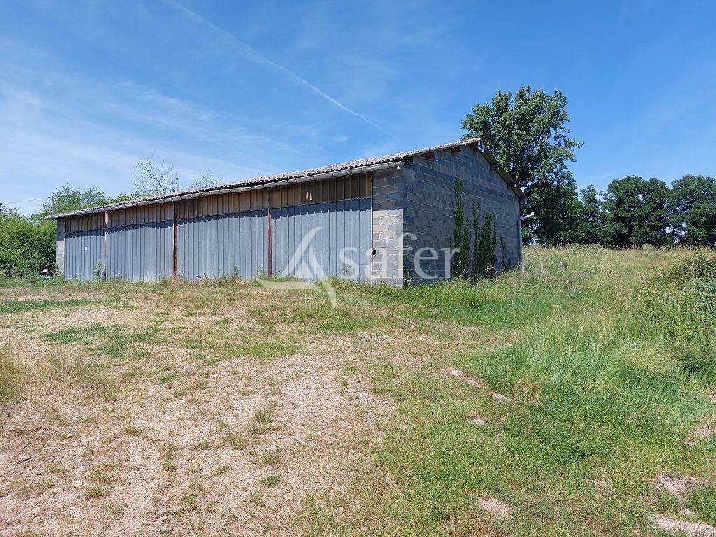 Propri&eacute;t&eacute; agricole de carat&egrave;re, isol&eacute;e, sur plus de 94ha d'u