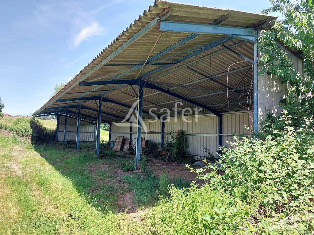 Propri&eacute;t&eacute; agricole de carat&egrave;re, isol&eacute;e, sur plus de 94ha d'u