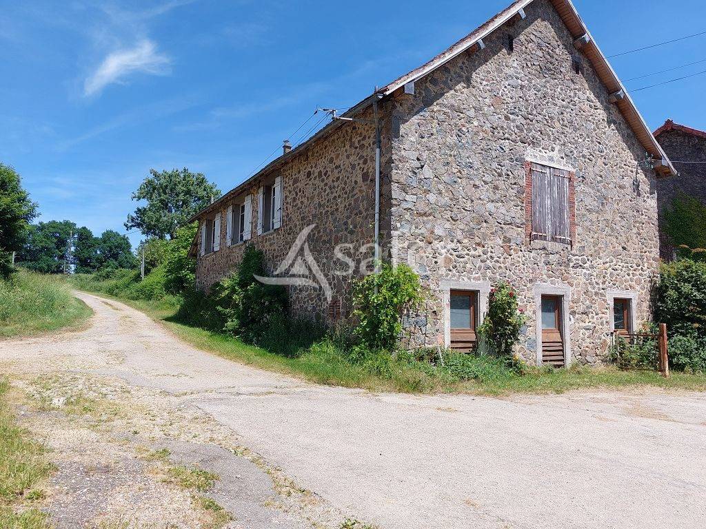 Propri&eacute;t&eacute; agricole de carat&egrave;re, isol&eacute;e, sur plus de 94ha d'u