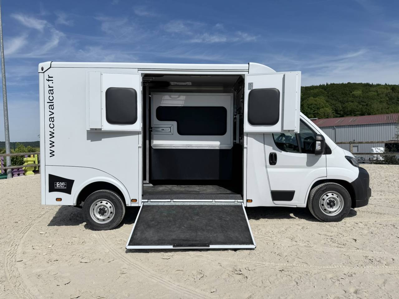 Camion Chevaux VL CAVALCAR Peugeot 180 Chevaux Stalles 