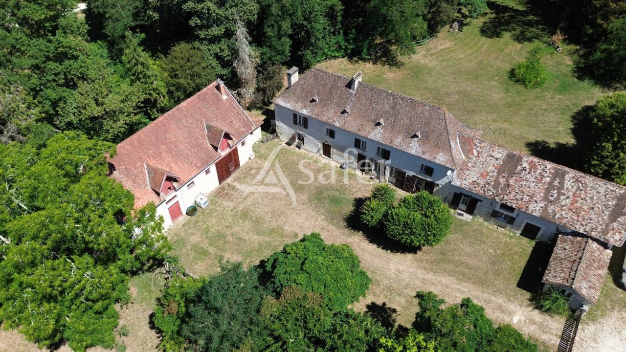 Manoir du 19eme si&egrave;cle avec chambres d'h&ocirc;tes, en vall&eacute;e de l'