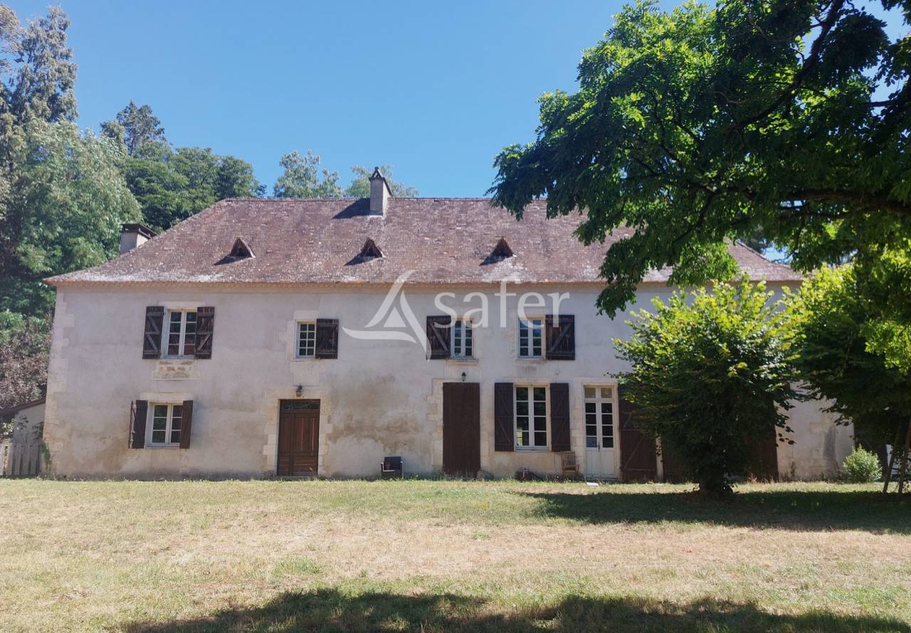 Manoir du 19eme si&egrave;cle avec chambres d'h&ocirc;tes, en vall&eacute;e de l'