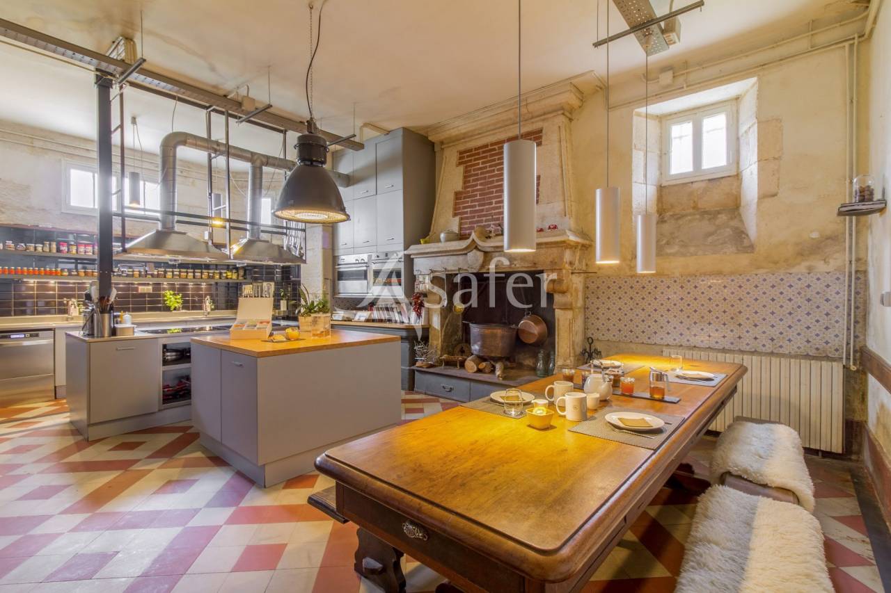 Manoir du 19eme si&egrave;cle avec chambres d'h&ocirc;tes, en vall&eacute;e de l'