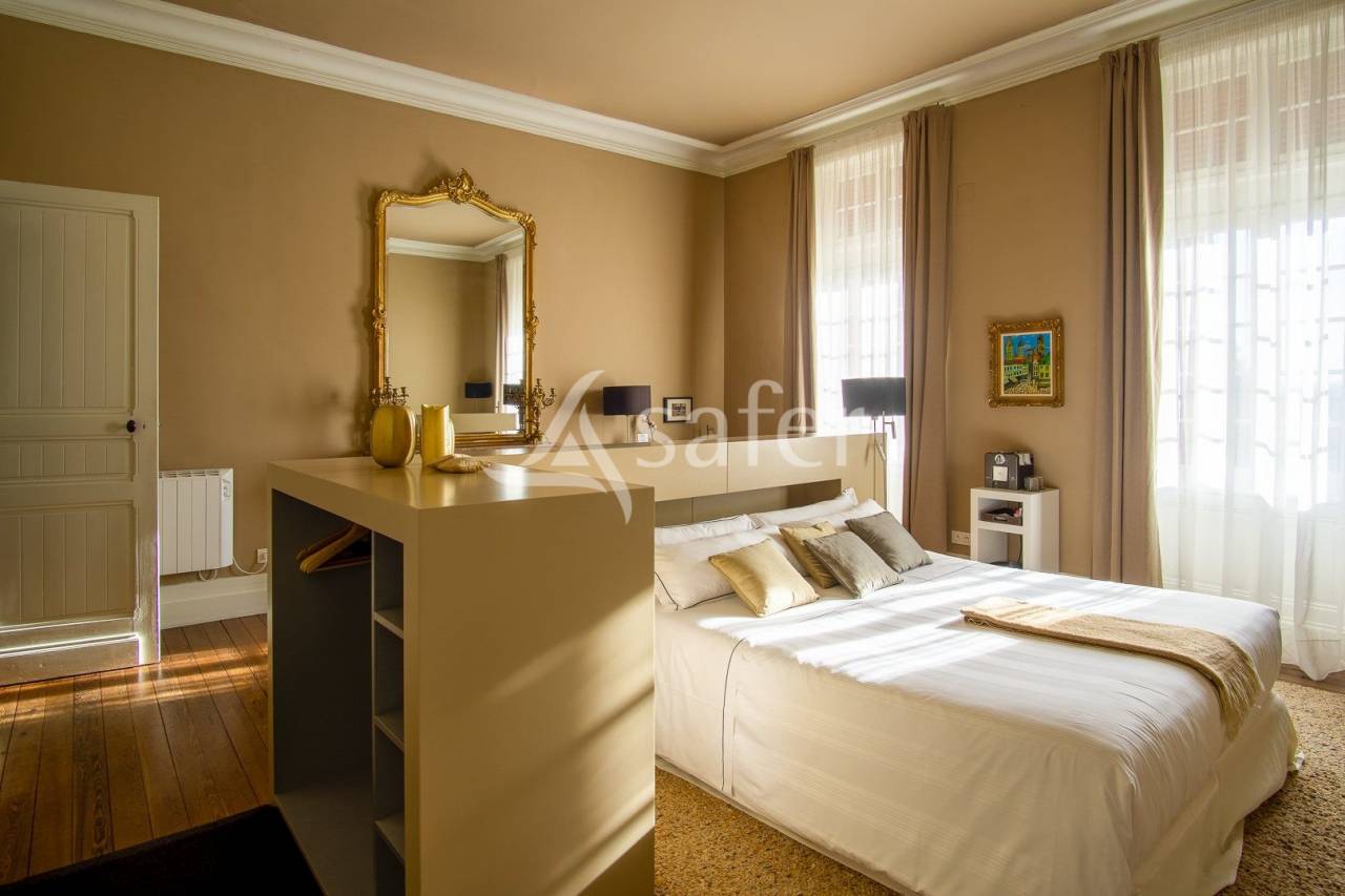 Manoir du 19eme si&egrave;cle avec chambres d'h&ocirc;tes, en vall&eacute;e de l'