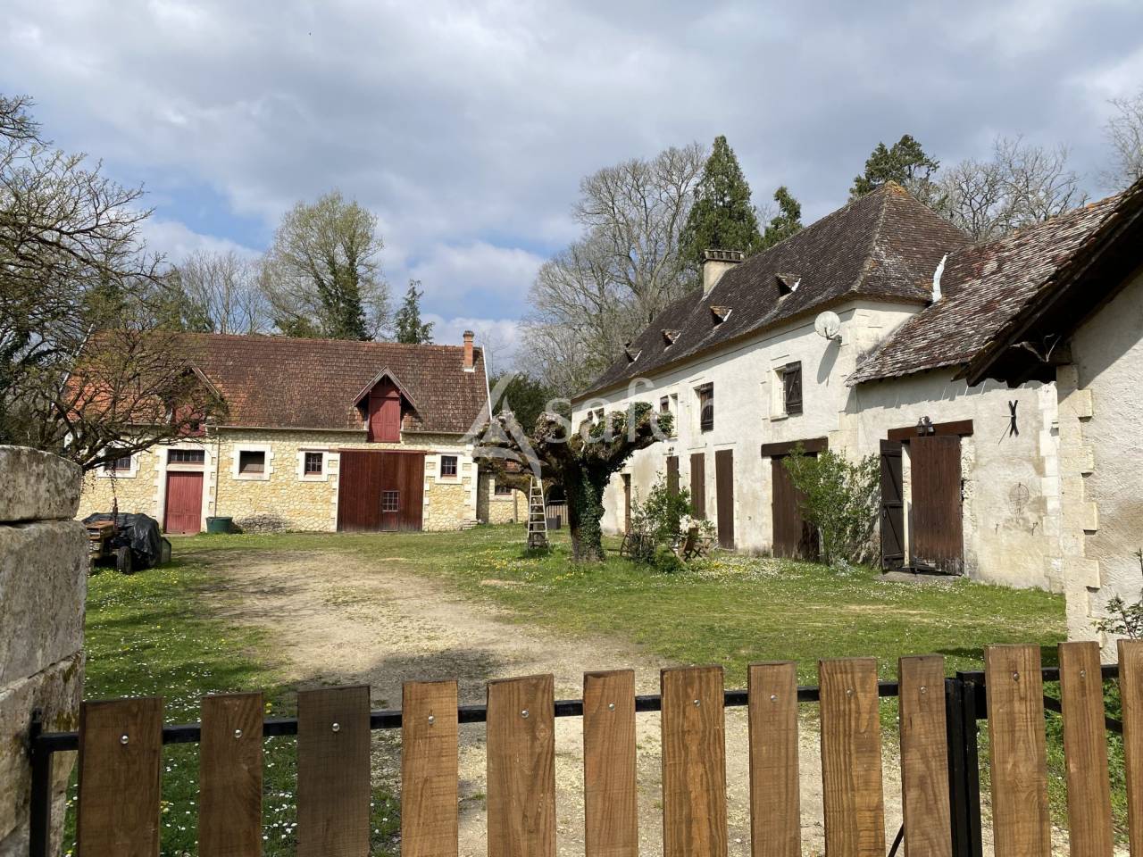 Manoir du 19eme si&egrave;cle avec chambres d'h&ocirc;tes, en vall&eacute;e de l'