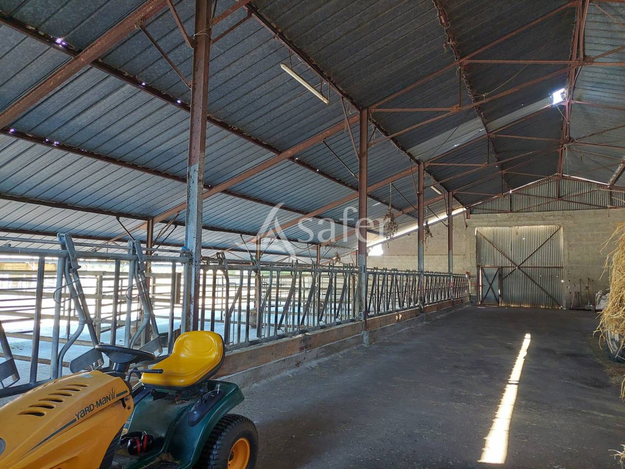 Propri&eacute;t&eacute; agricole de 50ha avec b&acirc;timents d'habitations et d'