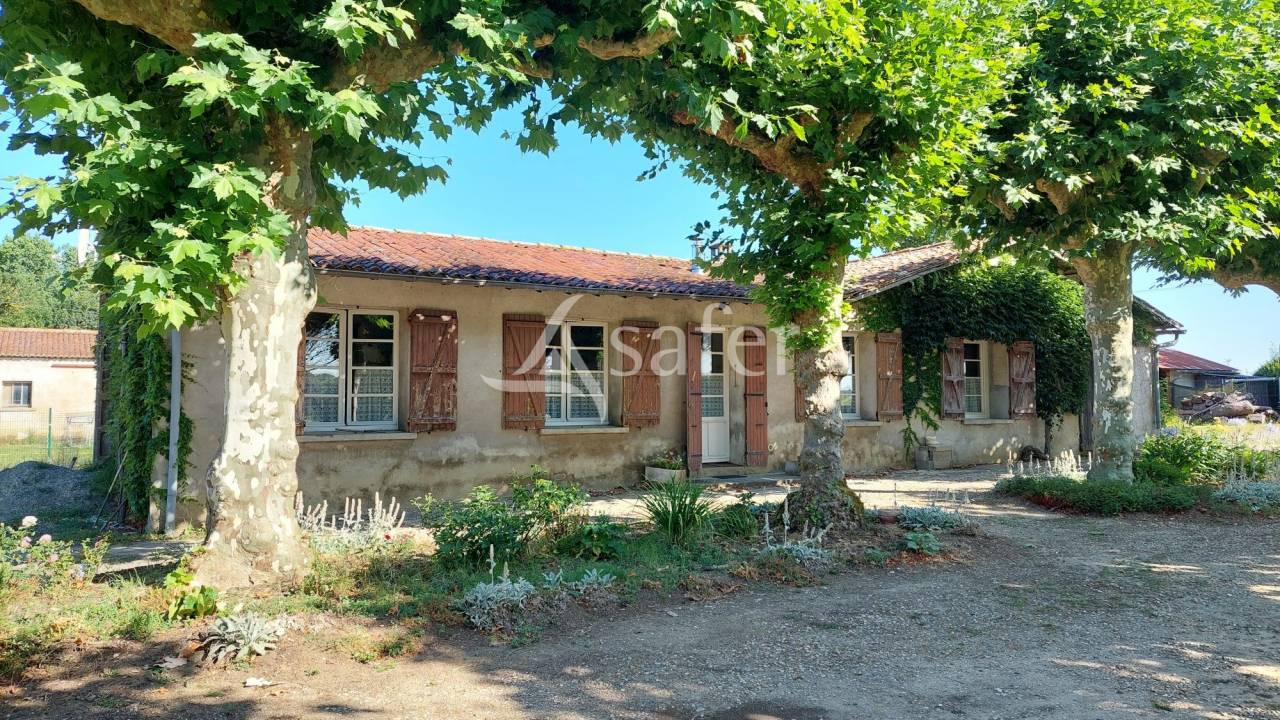 Propri&eacute;t&eacute; agricole de 50ha avec b&acirc;timents d'habitations et d'