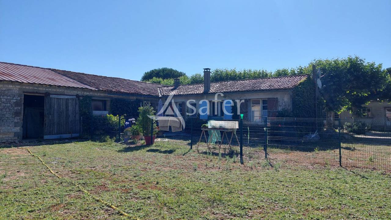 Propri&eacute;t&eacute; agricole de 50ha avec b&acirc;timents d'habitations et d'