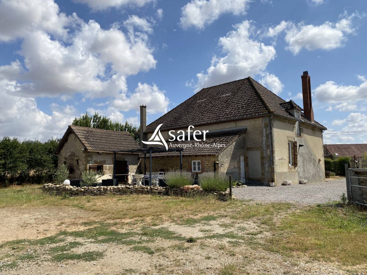 Propri&eacute;t&eacute; agricole pouvant convenir notamment &agrave; toute personn