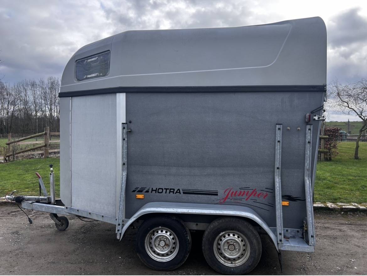 Van 2 places avec sellerie &agrave; vendre 