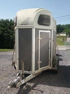 Vend Van Henra 2 chevaux